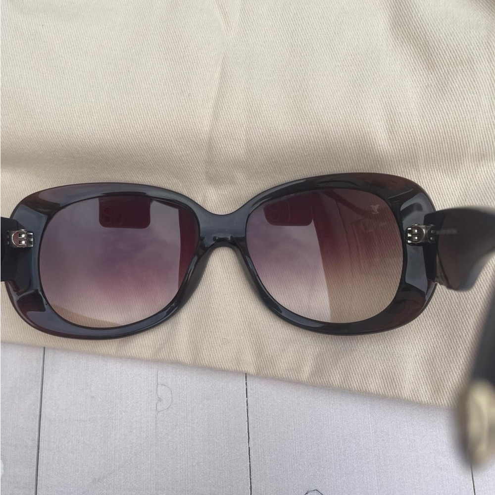 Louis Vuitton round sunglasses - Picture 6 of 9